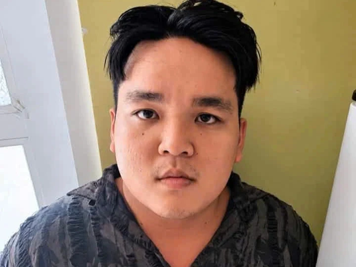 Kề dao cướp vàng của nữ chủ quán cà phê ở TPHCM rồi gom đồ rủ vợ bỏ trốn Kề dao cướp vàng của nữ chủ quán cà phê ở TPHCM rồi gom đồ rủ vợ bỏ trốn