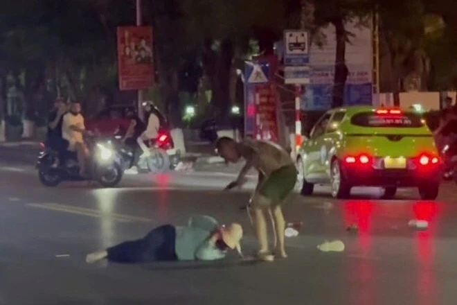 Kẻ ngáo đá ở Hải Phòng dùng dao chém công an và người đi đường Kẻ ngáo đá ở Hải Phòng dùng dao chém công an và người đi đường