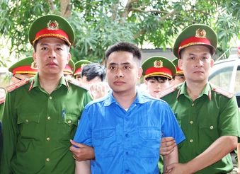 Kẻ nổ súng khiến thiếu tá công an Quảng Ninh hy sinh bị dẫn giải tới toà