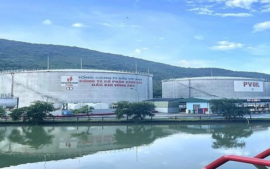 Kế toán của PVoil Vũng Áng 'ôm' 94 tỷ đồng tiền xăng dầu đi đánh bạc Kế toán của PVoil Vũng Áng 'ôm' 94 tỷ đồng tiền xăng dầu đi đánh bạc