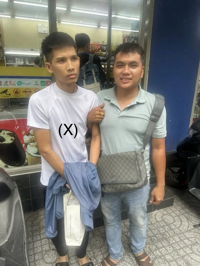Kẻ trộm bị Công an TPHCM bắt do nhìn chằm chằm vào camera Kẻ trộm bị Công an TPHCM bắt do nhìn chằm chằm vào camera