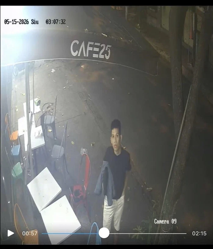 Kẻ trộm bị Công an TPHCM bắt do nhìn chằm chằm vào camera Kẻ trộm bị Công an TPHCM bắt do nhìn chằm chằm vào camera