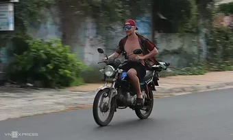 Khách nước ngoài thuê xe và gây tai nạn, người cho thuê có bị liên đới?