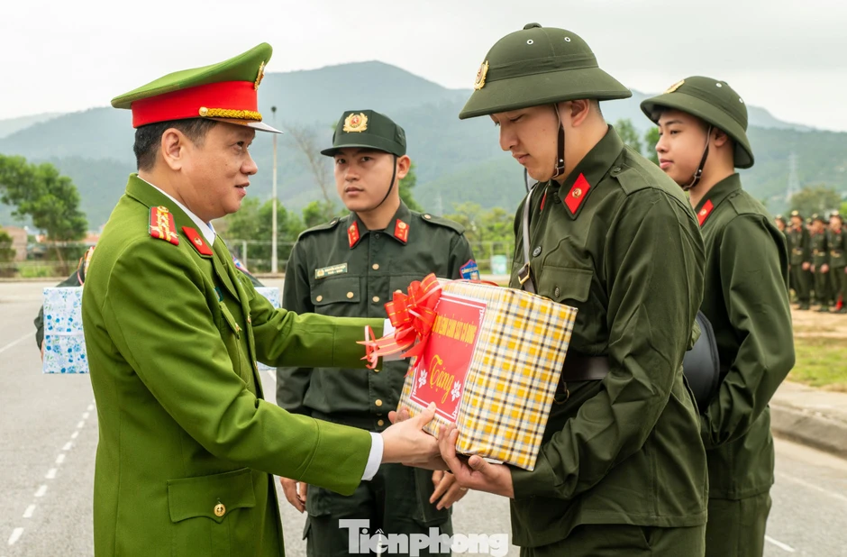 Khai giảng lớp huấn luyện cho gần 1.500 chiến sĩ CSCĐ Đông Bắc