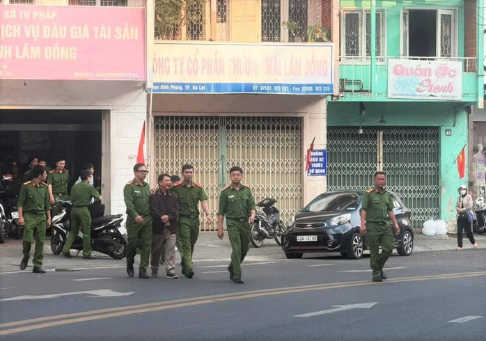 Khám xét nhà riêng Giám đốc Trung tâm Dịch vụ Đấu giá tỉnh Lâm Đồng Khám xét nhà riêng Giám đốc Trung tâm Dịch vụ Đấu giá tỉnh Lâm Đồng