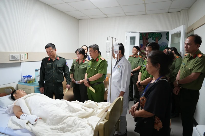 Khẩn trương xử lý vụ cán bộ Công an bị người nước ngoài đâm trọng thương Khẩn trương xử lý vụ cán bộ Công an bị người nước ngoài đâm trọng thương