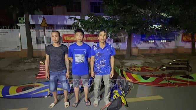 Khẩn trương xử lý vụ thả diều gần sân bay Tân Sơn Nhất Khẩn trương xử lý vụ thả diều gần sân bay Tân Sơn Nhất