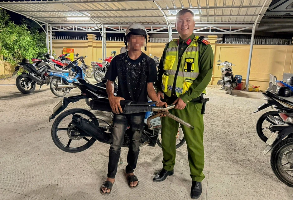 Khánh Hòa: Công an đổi gạo lấy pô độ chế Khánh Hòa: Công an đổi gạo lấy pô độ chế