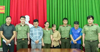 Khánh Hòa: Đề xuất khen cá nhân, tập thể phá đường dây lừa đảo tiền mã hóa