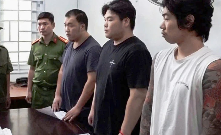 Khánh Hòa phát hiện 3 người đàn ông Hàn Quốc trốn truy nã đỏ của Interpol Khánh Hòa phát hiện 3 người đàn ông Hàn Quốc trốn truy nã đỏ của Interpol