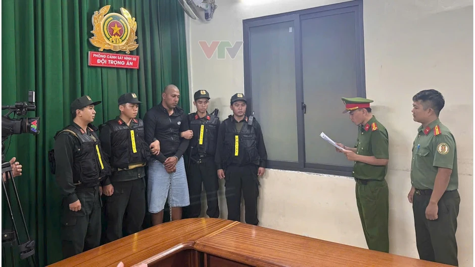 Khen thưởng 'nóng' 6 tập thể phá án thành công vụ nổ súng ở phường Bến Thành Khen thưởng 'nóng' 6 tập thể phá án thành công vụ nổ súng ở phường Bến Thành