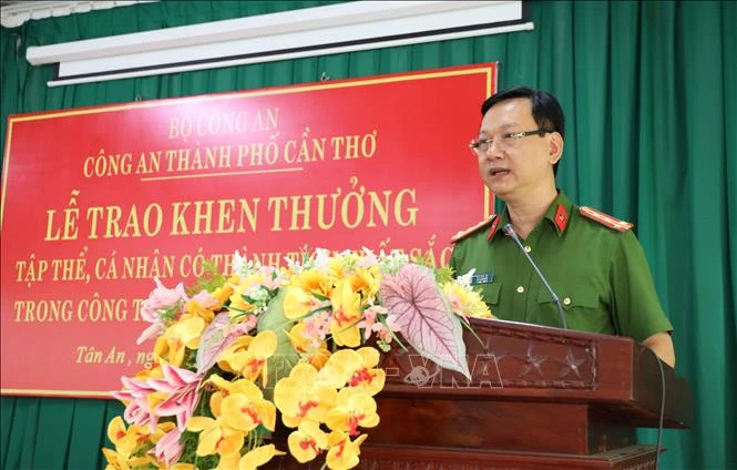 Khen thưởng thành tích triệt phá đường dây trộm cắp xe máy liên tỉnh Khen thưởng thành tích triệt phá đường dây trộm cắp xe máy liên tỉnh