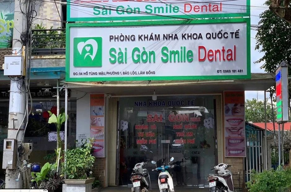 Khen thưởng vụ triệt phá chuỗi nha khoa 'chui' đưa hối lộ cho cán bộ y tế Khen thưởng vụ triệt phá chuỗi nha khoa 'chui' đưa hối lộ cho cán bộ y tế