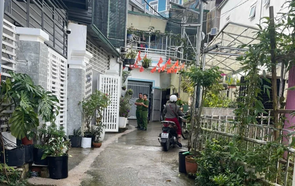 Khen thưởng vụ triệt phá chuỗi nha khoa 'chui' đưa hối lộ cho cán bộ y tế Khen thưởng vụ triệt phá chuỗi nha khoa 'chui' đưa hối lộ cho cán bộ y tế