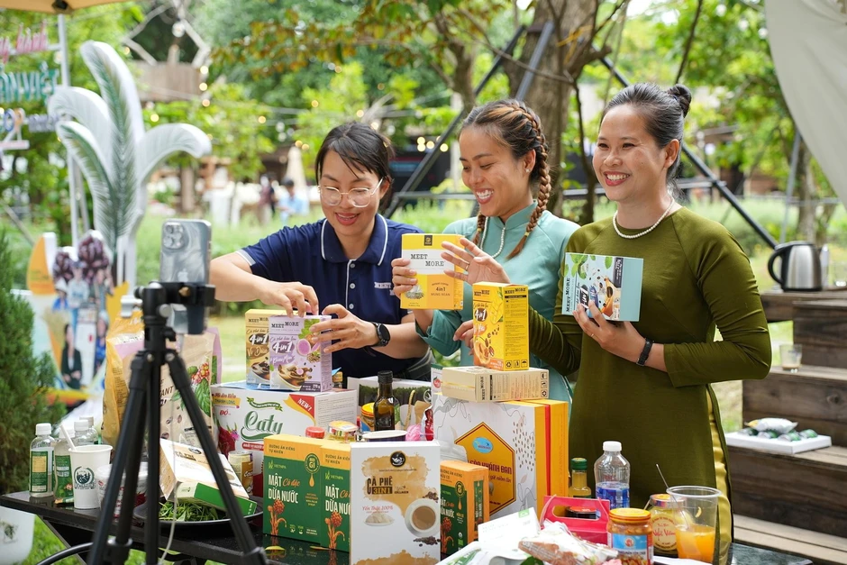 Khi 'anh chị mạng' trở thành thần tượng của một bộ phận giới trẻ Khi 'anh chị mạng' trở thành thần tượng của một bộ phận giới trẻ