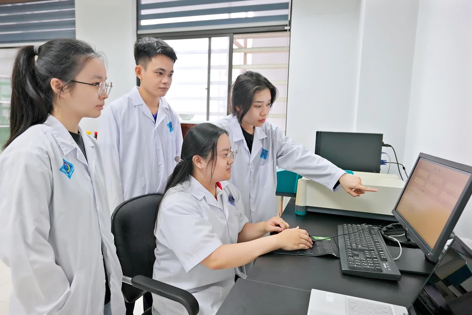 Khi 'anh chị mạng' trở thành thần tượng của một bộ phận giới trẻ Khi 'anh chị mạng' trở thành thần tượng của một bộ phận giới trẻ