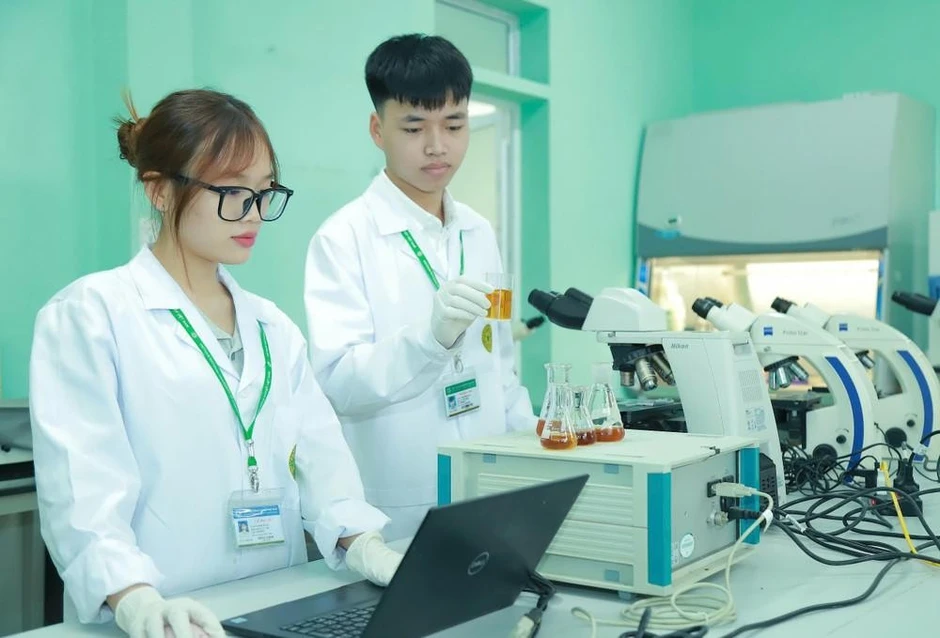 Khi 'anh chị mạng' trở thành thần tượng của một bộ phận giới trẻ Khi 'anh chị mạng' trở thành thần tượng của một bộ phận giới trẻ