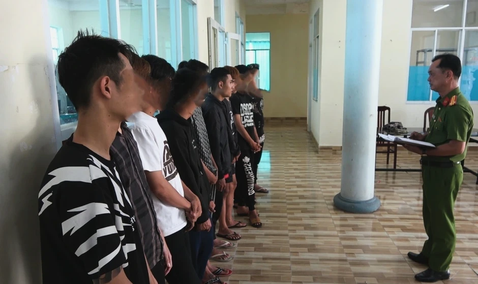 Khởi tố 11 đối tượng gây rối trật tự công cộng Khởi tố 11 đối tượng gây rối trật tự công cộng
