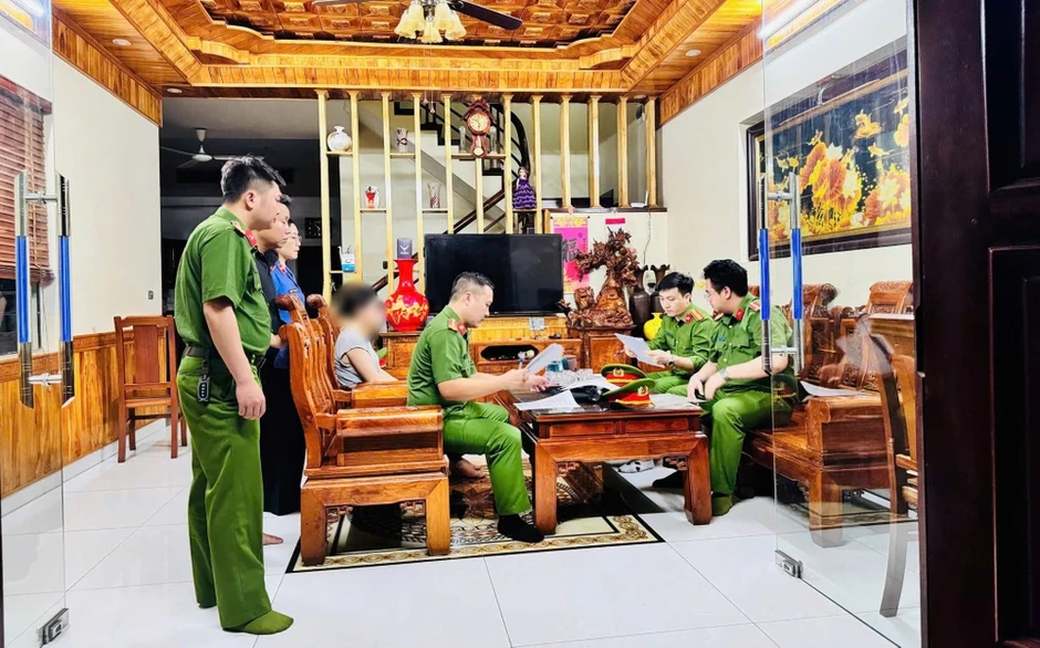 Khởi tố 15 người trong các nhóm ‘xã hội đen’ núp bóng doanh nghiệp Khởi tố 15 người trong các nhóm ‘xã hội đen’ núp bóng doanh nghiệp