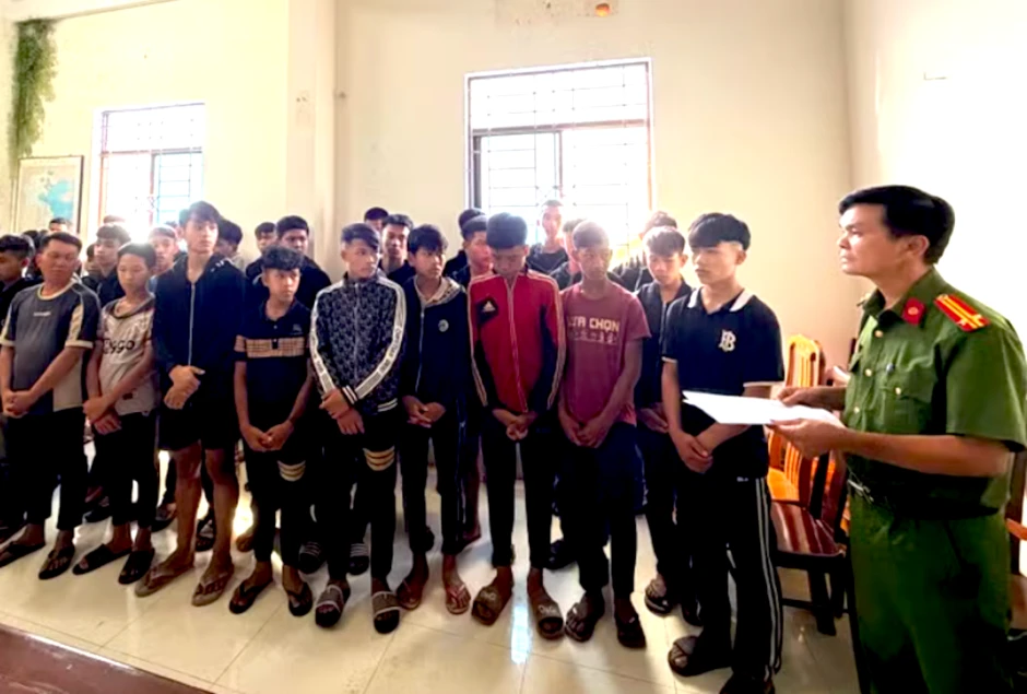 Khởi tố 17 đối tượng mang kiếm truy lùng đối thủ Khởi tố 17 đối tượng mang kiếm truy lùng đối thủ