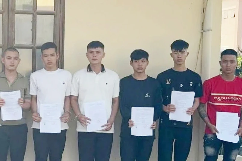 Khởi tố 18 người đập phá nhà và ô tô ở Tây Ninh Khởi tố 18 người đập phá nhà và ô tô ở Tây Ninh