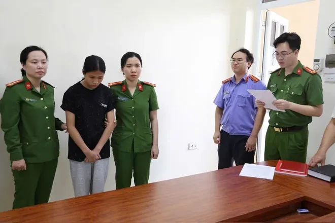 Khởi tố 2 bị can liên quan vụ hành hung bạn học rồi quay clip đăng mạng