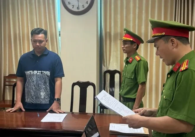 Khởi tố 2 chủ cửa hàng ở Cần Thơ kinh doanh hơn 4.600 sản phẩm có dấu hiệu giả mạo hàng hiệu Khởi tố 2 chủ cửa hàng ở Cần Thơ kinh doanh hơn 4.600 sản phẩm có dấu hiệu giả mạo hàng hiệu