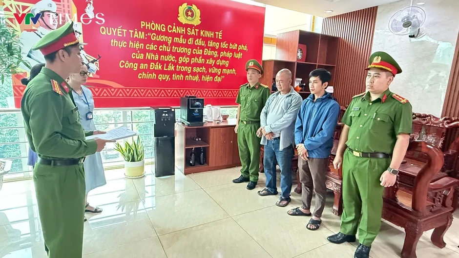 Khởi tố 2 đối tượng buôn bán hàng giả ở Đắk Lắk Khởi tố 2 đối tượng buôn bán hàng giả ở Đắk Lắk