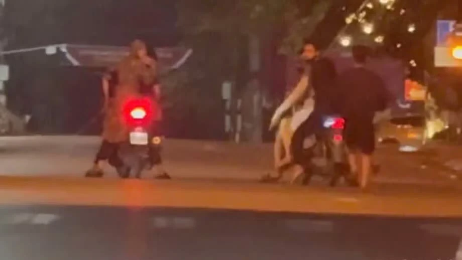 Khởi tố 2 đối tượng cầm đầu vụ hỗn chiến trên đường phố Lào Cai Khởi tố 2 đối tượng cầm đầu vụ hỗn chiến trên đường phố Lào Cai