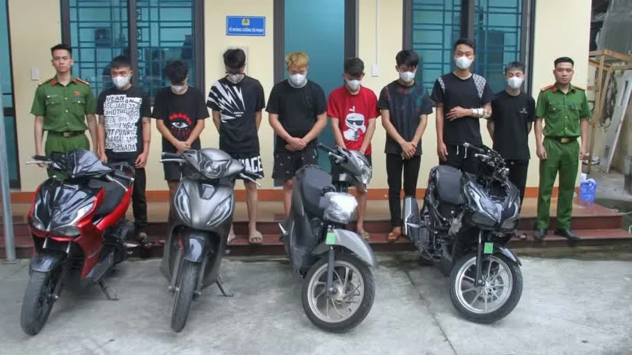 Khởi tố 2 đối tượng cầm đầu vụ hỗn chiến trên đường phố Lào Cai Khởi tố 2 đối tượng cầm đầu vụ hỗn chiến trên đường phố Lào Cai