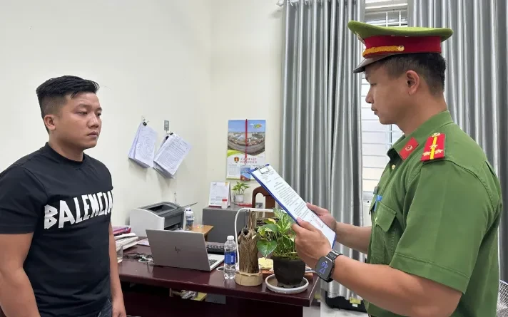 Khởi tố 2 đối tượng cưỡng đoạt tài sản từ tranh chấp tiền đặt cọc mua bán đất Khởi tố 2 đối tượng cưỡng đoạt tài sản từ tranh chấp tiền đặt cọc mua bán đất