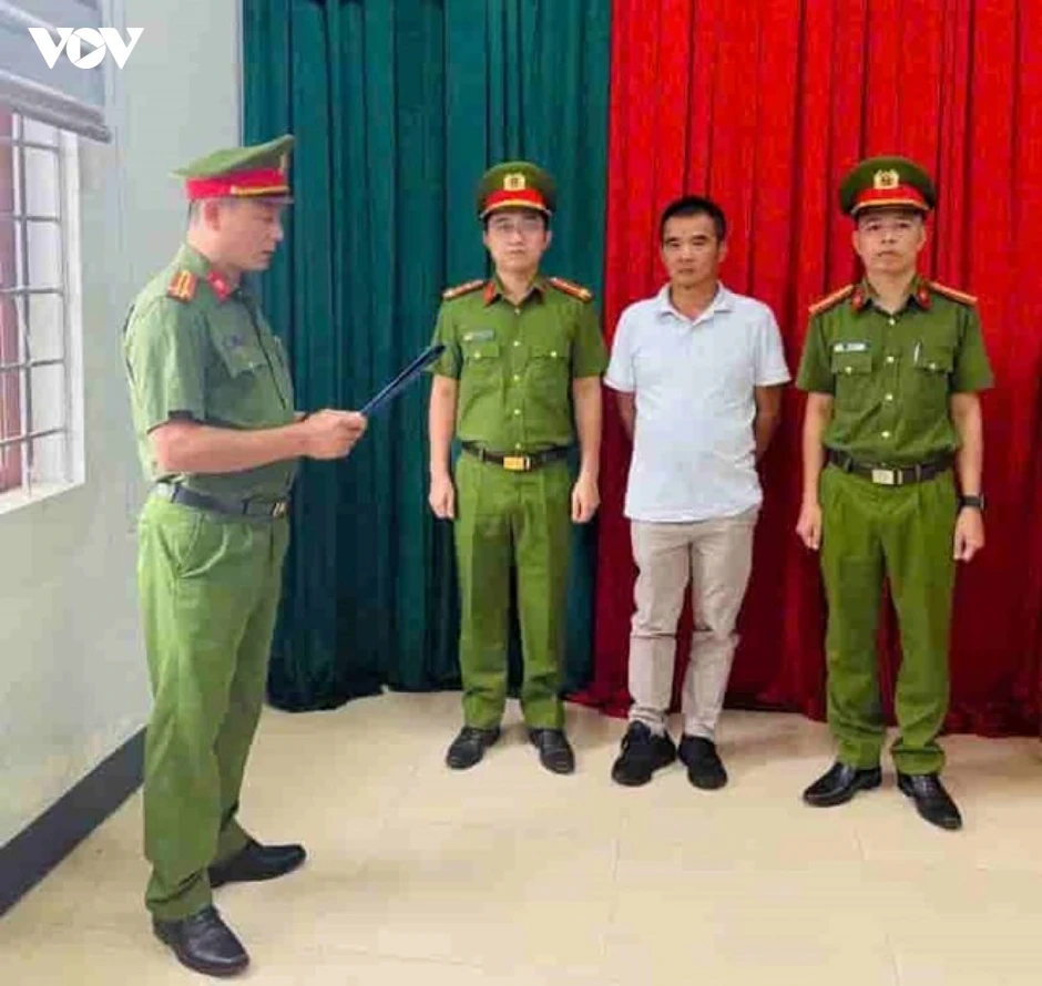 Khởi tố 2 đối tượng đổ trộm hơn 315 tấn chất thải đá, gây ô nhiễm môi trường Khởi tố 2 đối tượng đổ trộm hơn 315 tấn chất thải đá, gây ô nhiễm môi trường