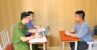 Khởi tố 2 đối tượng giả danh phóng viên, ghi hình CSGT để cưỡng đoạt tài sản