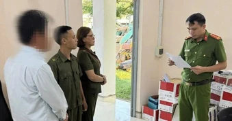 Khởi tố 2 đối tượng mua bán trái phép hóa đơn