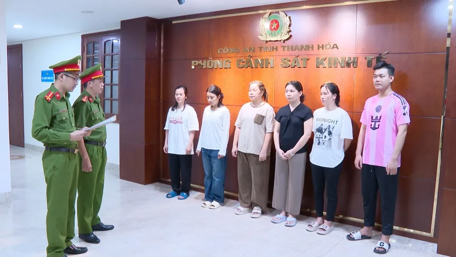 Khởi tố 2 đường dây chế tác trang sức giả và buôn lậu vàng hàng nghìn tỷ đồng Khởi tố 2 đường dây chế tác trang sức giả và buôn lậu vàng hàng nghìn tỷ đồng