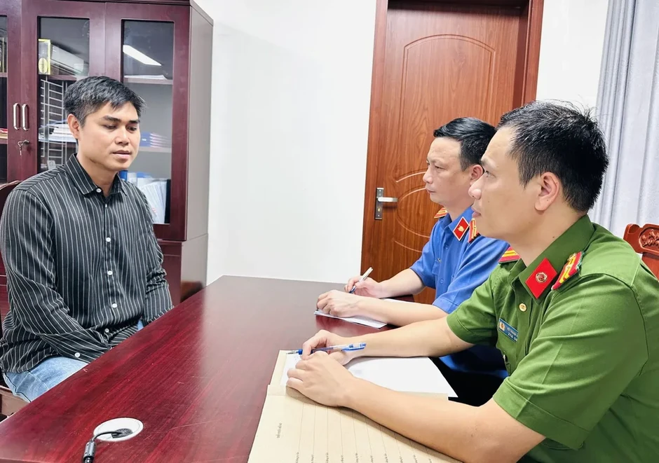 Khởi tố 2 đường dây chế tác trang sức giả và buôn lậu vàng hàng nghìn tỷ đồng Khởi tố 2 đường dây chế tác trang sức giả và buôn lậu vàng hàng nghìn tỷ đồng