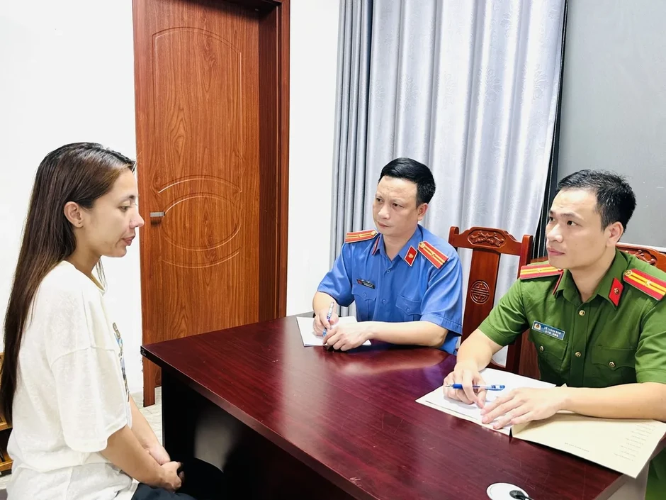 Khởi tố 2 đường dây chế tác trang sức giả và buôn lậu vàng hàng nghìn tỷ đồng Khởi tố 2 đường dây chế tác trang sức giả và buôn lậu vàng hàng nghìn tỷ đồng