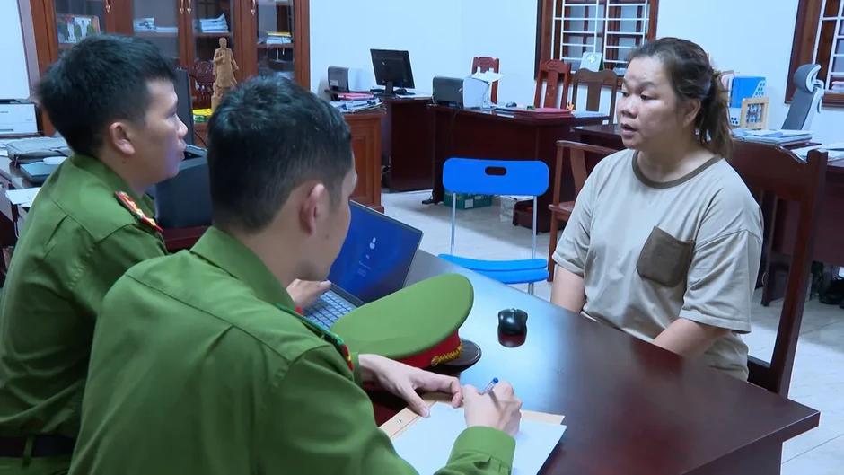 Khởi tố 2 đường dây chế tác trang sức giả và buôn lậu vàng hàng nghìn tỷ đồng Khởi tố 2 đường dây chế tác trang sức giả và buôn lậu vàng hàng nghìn tỷ đồng