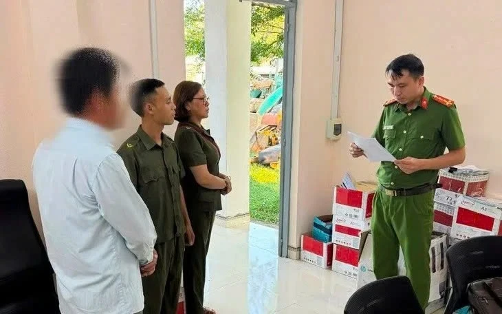Khởi tố 2 người mua bán hóa đơn để né thuế Khởi tố 2 người mua bán hóa đơn để né thuế