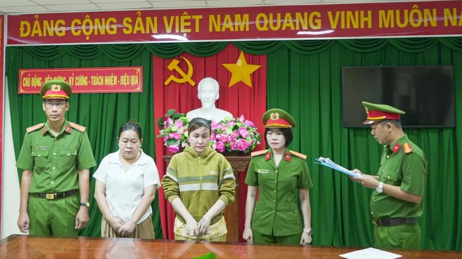 Khởi tố 2 nữ giám đốc nhận 5 tỉ lừa làm hồ sơ xuất khẩu lao động Khởi tố 2 nữ giám đốc nhận 5 tỉ lừa làm hồ sơ xuất khẩu lao động
