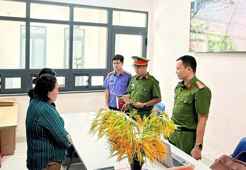Khởi tố 2 tình nguyện viên tham ô tiền Quỹ nghĩa tình đồng đội Khởi tố 2 tình nguyện viên tham ô tiền Quỹ nghĩa tình đồng đội