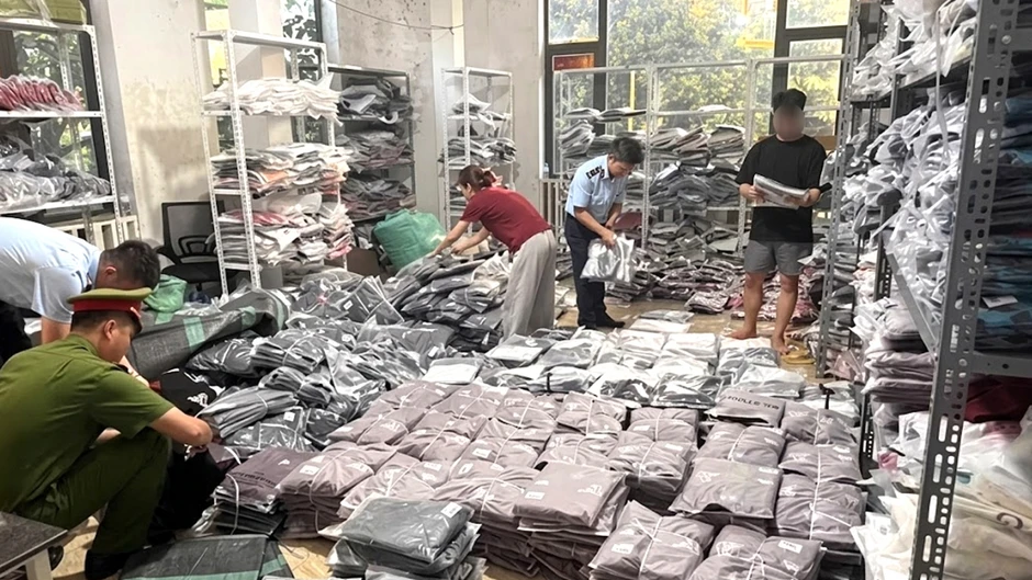 Khởi tố 2 vụ án xâm phạm quyền sở hữu công nghiệp tại Ninh Hiệp, Hà Nội Khởi tố 2 vụ án xâm phạm quyền sở hữu công nghiệp tại Ninh Hiệp, Hà Nội