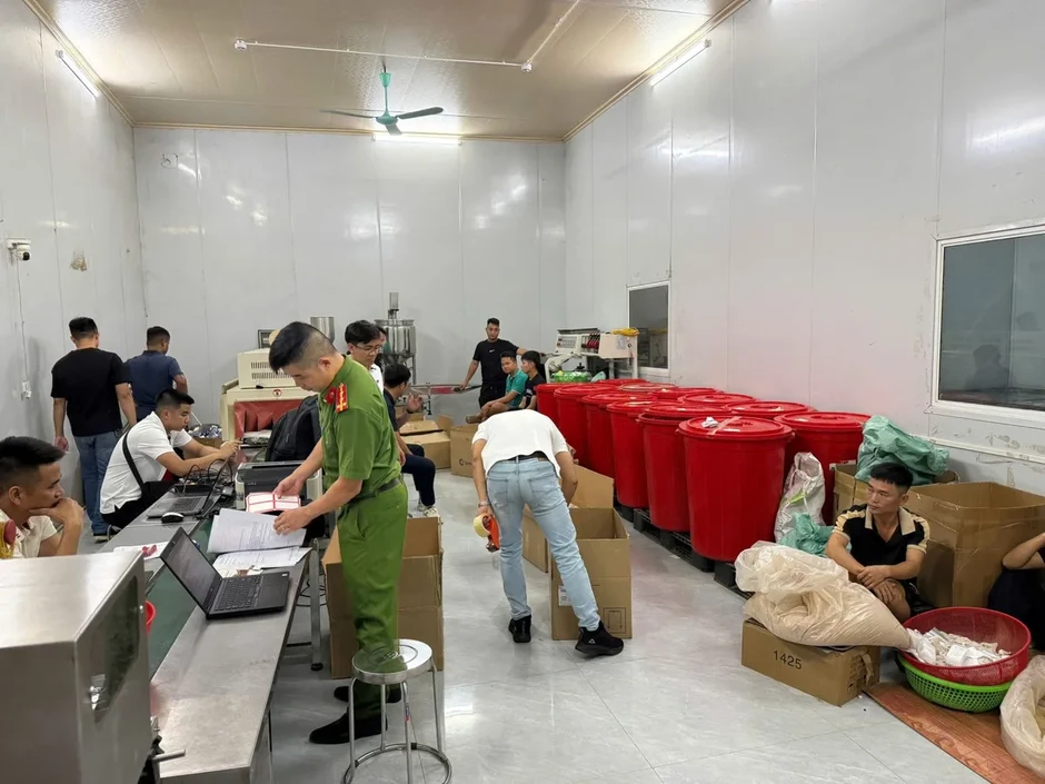 Khởi tố 21 bị can về tội lừa dối khách hàng, bán sản phẩm Đông y “Xương khớp bà Sáu”