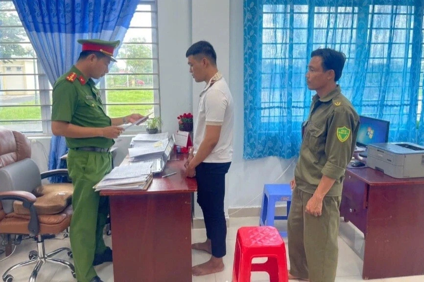 Khởi tố 28 người mang hung khí đại náo khu dân cư Khởi tố 28 người mang hung khí đại náo khu dân cư