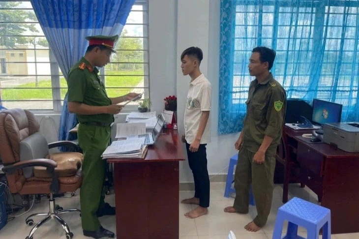 Khởi tố 28 người mang hung khí đại náo khu dân cư Khởi tố 28 người mang hung khí đại náo khu dân cư