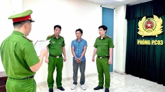 Khởi tố 3 bị can đổ hơn 1.000 tấn chất thải gây ô nhiễm môi trường