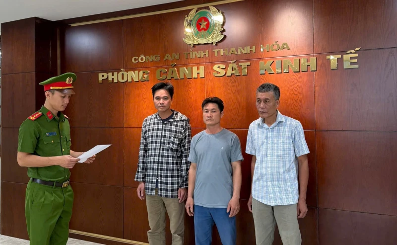 Khởi tố 3 bị can mổ lợn bệnh bán ra thị trường Khởi tố 3 bị can mổ lợn bệnh bán ra thị trường
