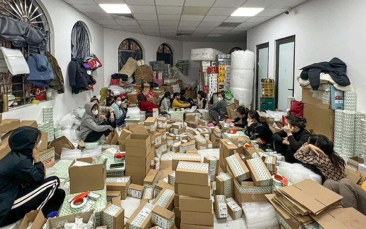 Khởi tố 3 bị can, trong đó có người Trung Quốc chiếm đoạt tài sản trên sàn thương mại điện tử Khởi tố 3 bị can, trong đó có người Trung Quốc chiếm đoạt tài sản trên sàn thương mại điện tử