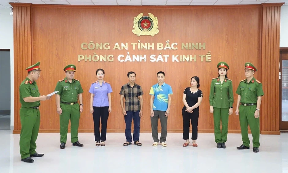 Khởi tố 3 chủ cơ sở dùng "nước kẹo" độc hại để sản xuất giá đỗ Khởi tố 3 chủ cơ sở dùng "nước kẹo" độc hại để sản xuất giá đỗ