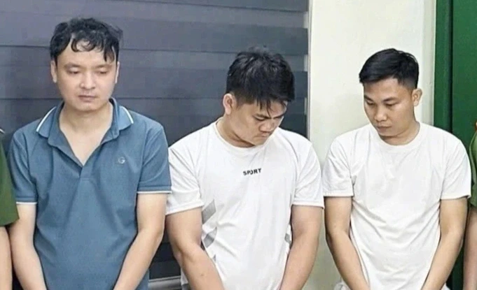 Khởi tố 3 đối tượng tiêu thụ hơn 1.000 chiếc điện thoại giả Khởi tố 3 đối tượng tiêu thụ hơn 1.000 chiếc điện thoại giả